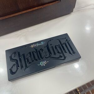 Kat Von D Shade + Light glimmer eye shadow palette